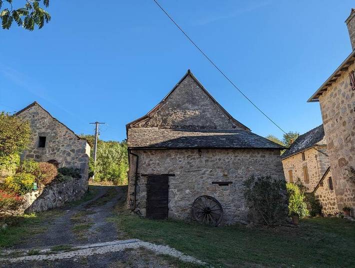 Location de vacances pour 12 personnes, avec Jacuzzi et Terrasse ainsi que Jardin et Piscine à La Fouillade - 4