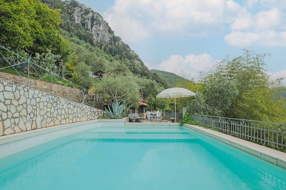 La Grotta in Greppolungo, Camaiore (Toscana)
