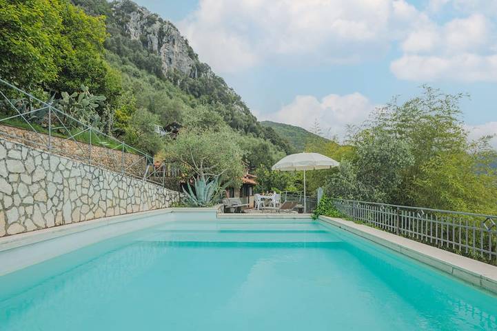 Casa vacanza per 10 persone, con terrazza e piscina nonché giardino, con animali domestici - 1