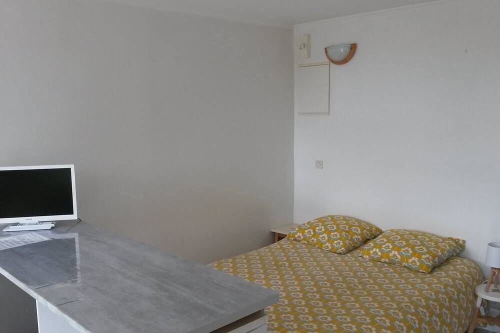 Appartement entier, Gîte lumineux au calme proche de la côte de granit rose in Lannion, Région de Lannion