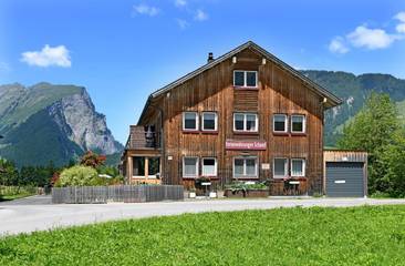 Gîte pour 4 personnes, avec balcon et vue, adapté aux familles à Schoppernau