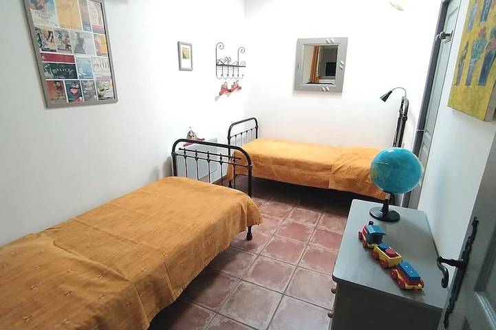 Gîte pour 6 personnes, avec piscine et jardin, animaux acceptés à Cabannes - 3