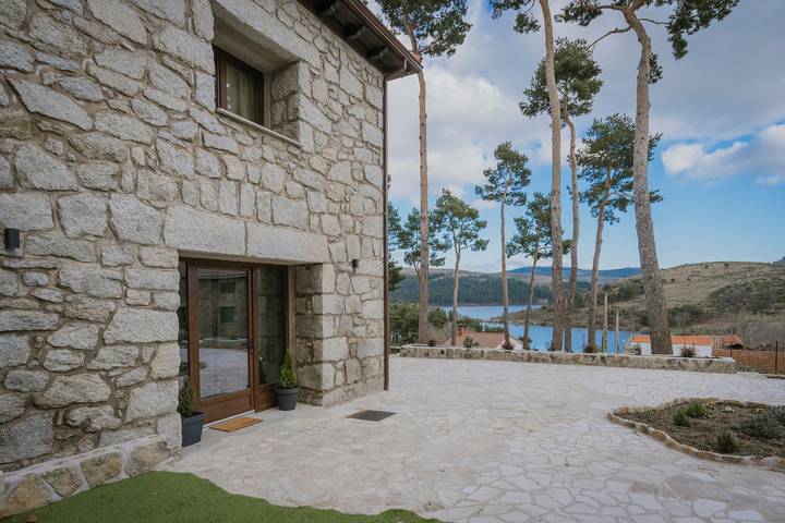 Chalet para 23 personas, con Balcón además de Jardín y Vistas al lago en Sierra de Guadarrama - 3