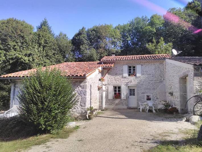 Location de vacances pour 6 personnes, avec Terrasse ainsi que Jardin et Vue dans Saint-Salvy-de-la-Balme