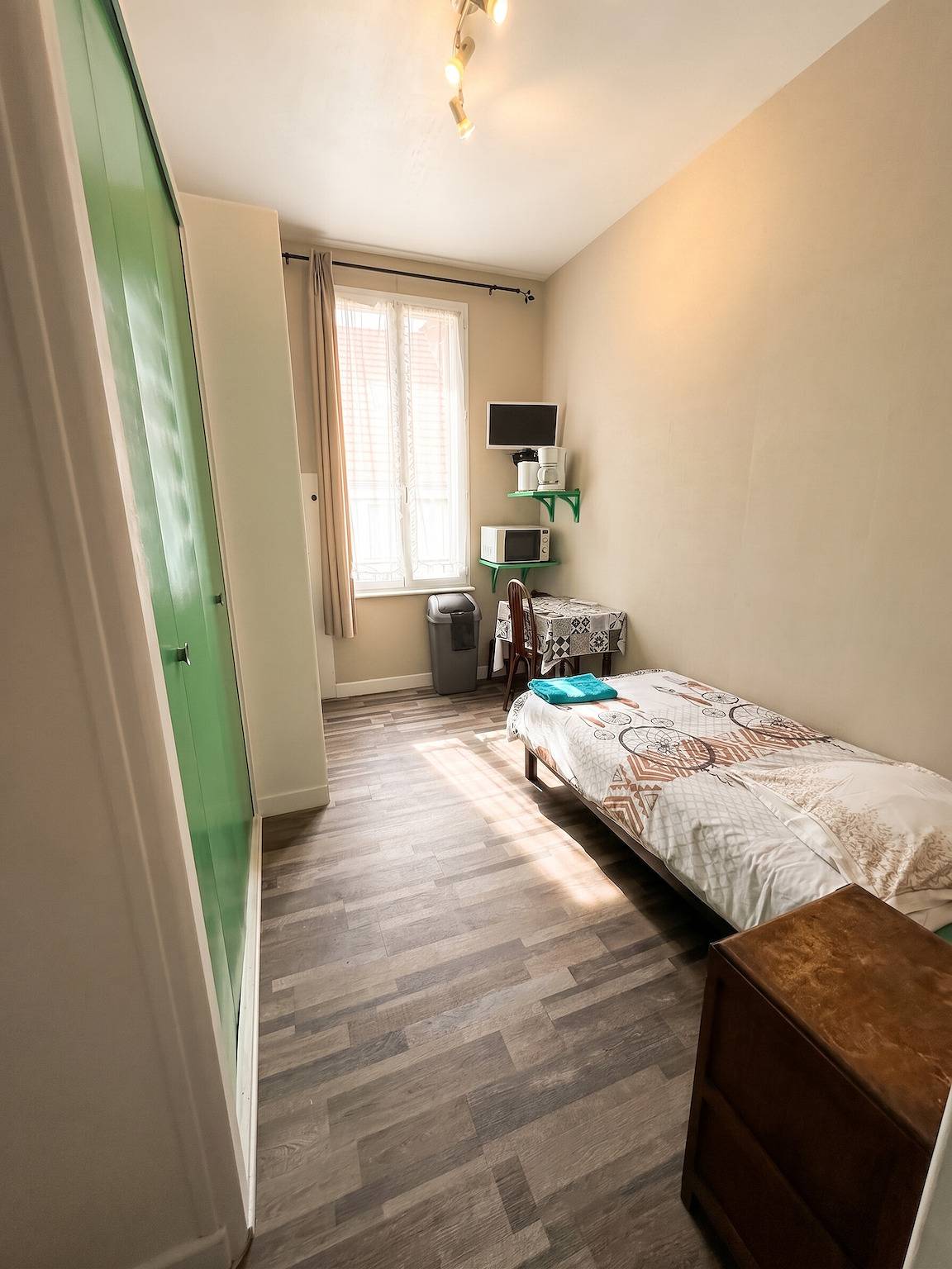 Ganzes Studio, Gemütliches Studio in Néris-les-Bains, 10 m² mit Wlan in Néris-les-Bains, Montluçon und Umgebung