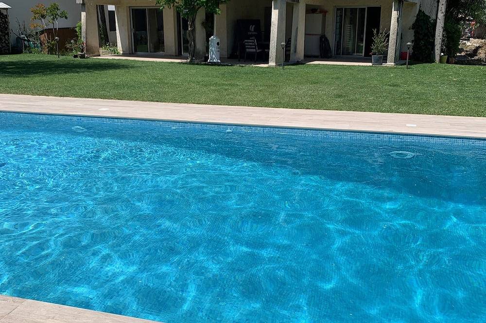 Large Villa - Charming Provencal village - Swimming pool - Petanque court in Peynier, Aix-en-Provence region