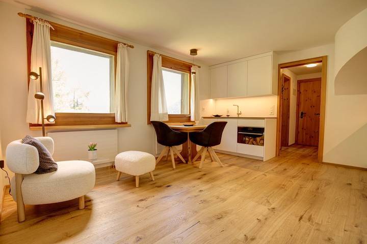 Ferienwohnung für 2 Personen, mit Garten und Seeblick sowie Sauna in Silvaplana