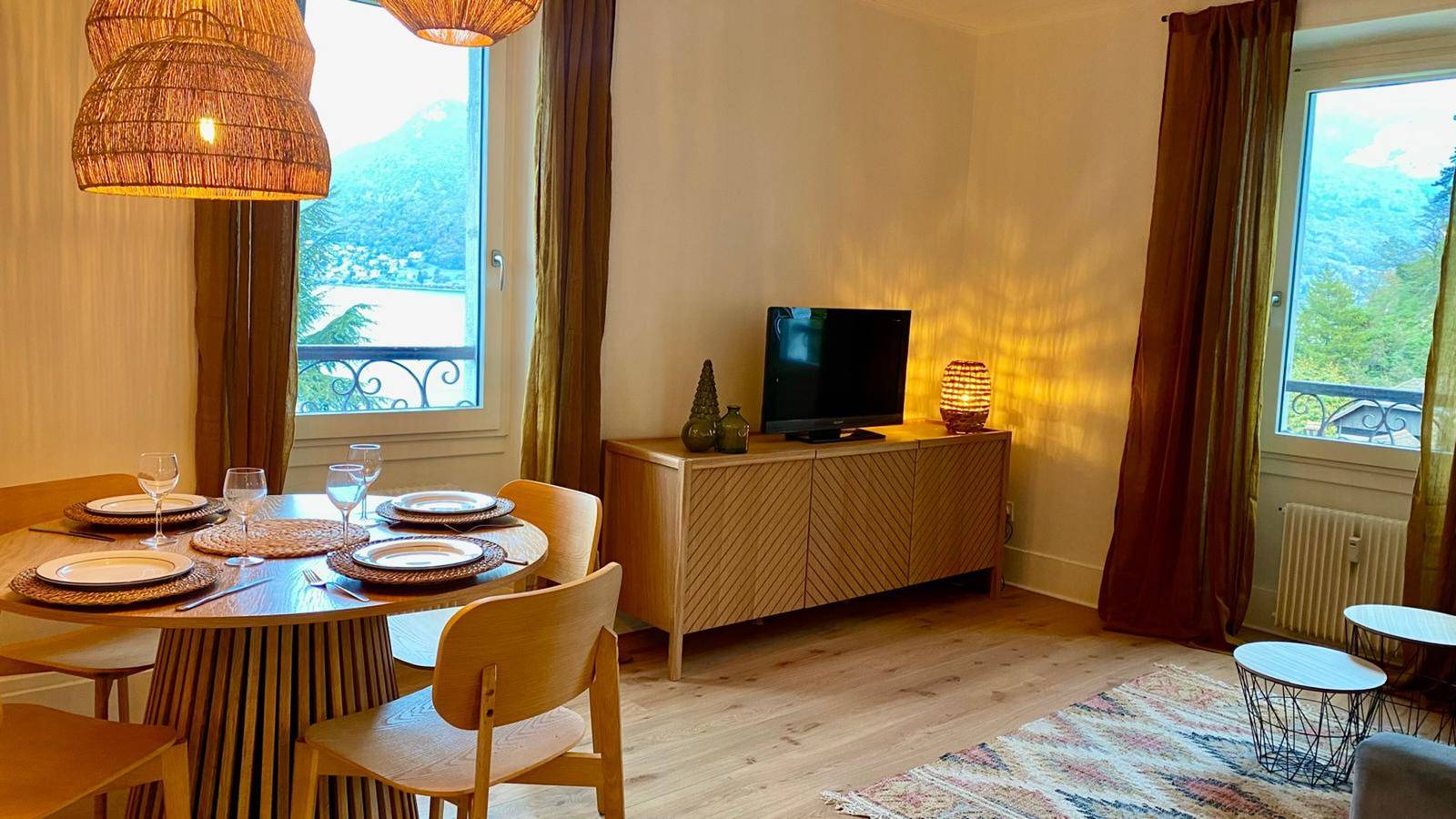 Ganze Wohnung, Ferienwohnung „Le Castel“ mit Seeblick und privater Terrasse in Annecy, Annecy (Gemeinde)