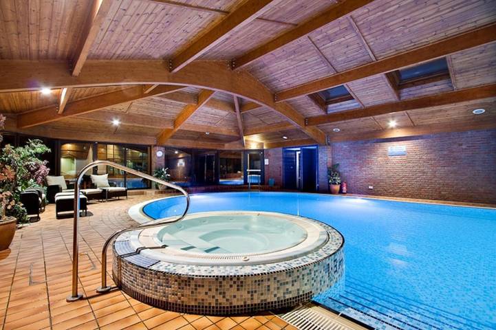 Hotel for 3 people, with garden and sauna as well as pool and hot tub - 1