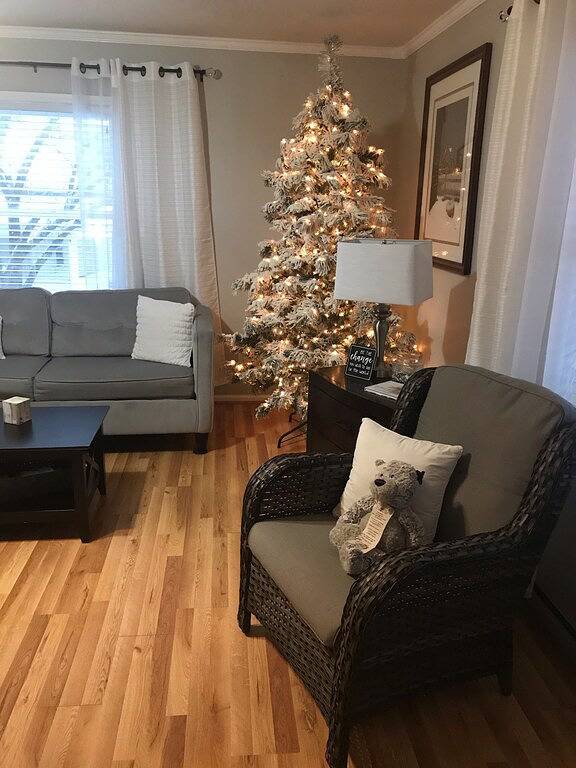 Mayberry Front Porch - 0.5 miles to downtown Mayberry in Mount Airy, Surry County