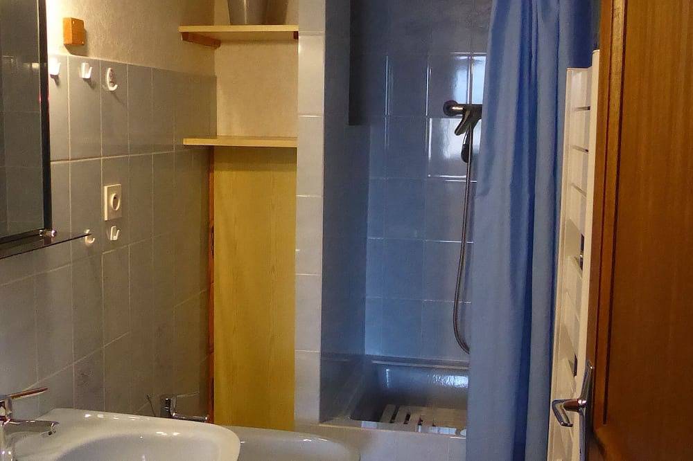 Geheel appartement, T2 on the ground floor of our Villa, in Guillestre, Briançon en omgeving