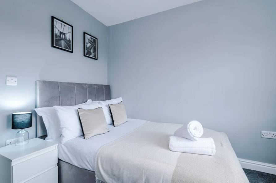 House 3 Bed Sleeps 6 -Pets Ok -Patio -Free Parking in Greater Manchester