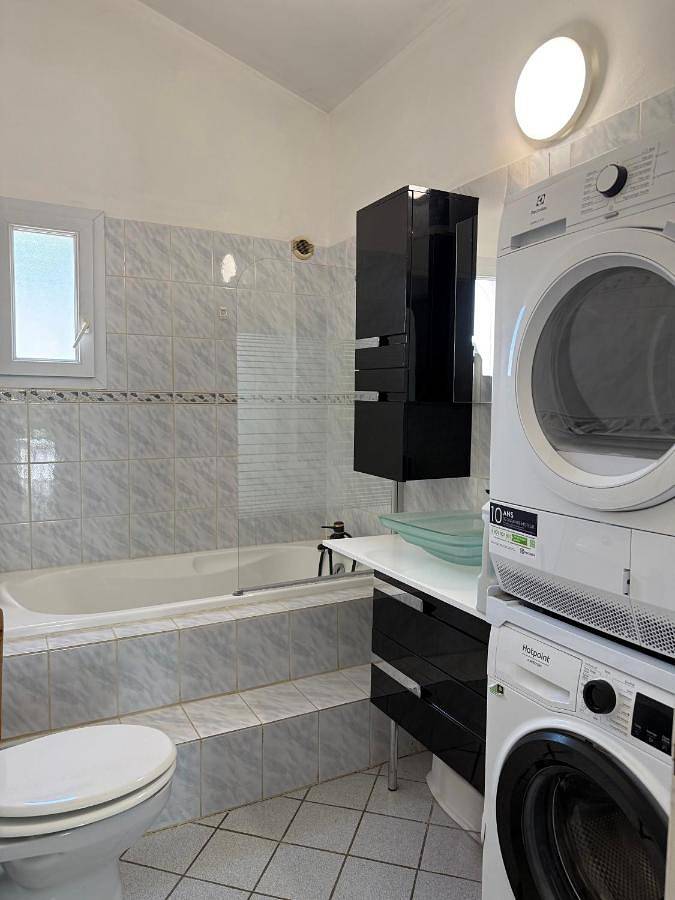 Appartement entier, T3 moderne tout équipé - parking gratuit ,clim - Wifi à 15 min Toulouse in Rouffiac-Tolosan, Toulouse et ses environs