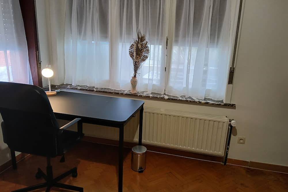 Large room in Relegem, Asse
