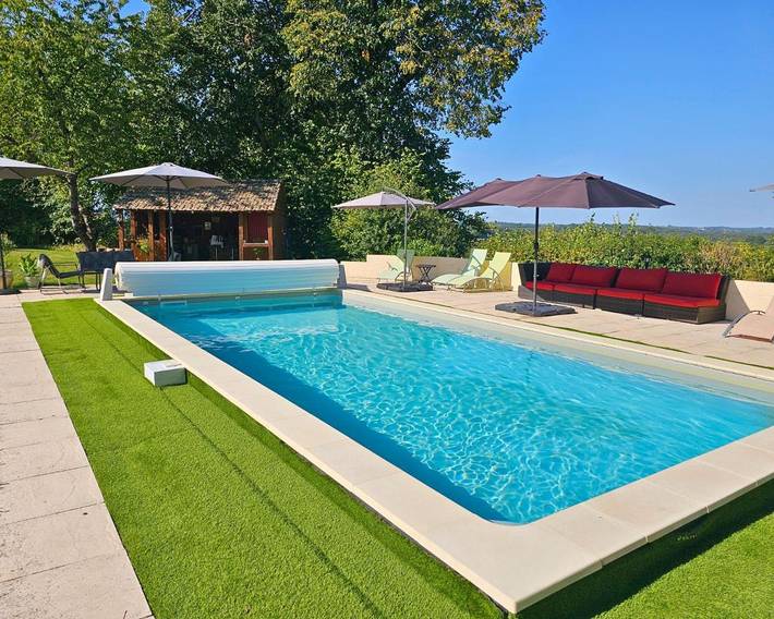 Location de vacances pour 3 personnes, avec vue et piscine ainsi que bassin pour enfant et jardin, adapté aux familles à Saint-Yrieix-la-Perche - 2