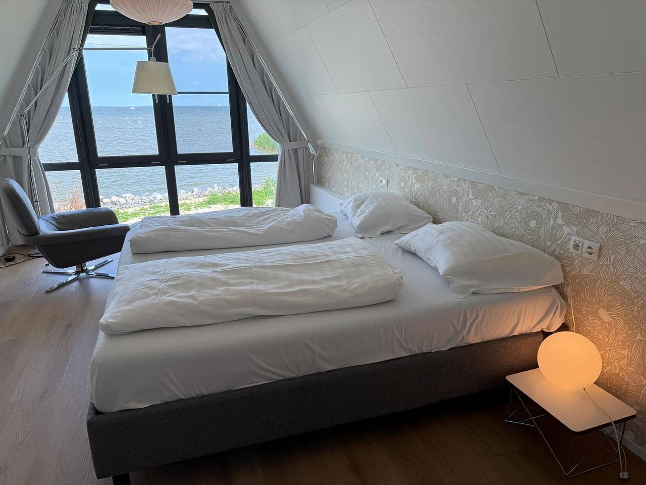 Beachhouse Sinne Nr. 514: Luxurious beachfront villa with exceptional sea views in Enkhuizen, IJsselmeer