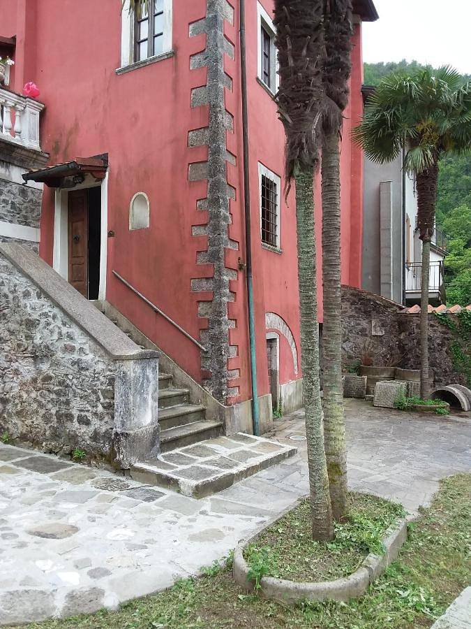 Location de vacances pour 2 personnes, avec vue et terrasse ainsi que piscine et jardin dans Equi terme