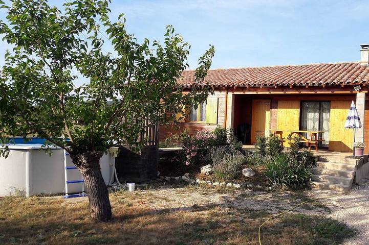 Gîte pour 8 personnes, avec jardin ainsi que jacuzzi et terrasse, animaux acceptés à Brouzet-lès-Alès