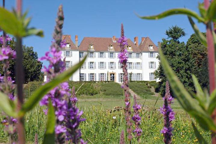 Chambre d’hôte pour 6 personnes, avec Jacuzzi et Terrasse ainsi que Piscine et Vue sur le lac à Roanne