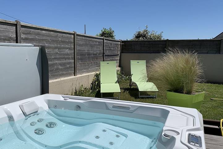 Maison de vacances pour 2 personnes, avec jardin ainsi que terrasse et jacuzzi, animaux acceptés
