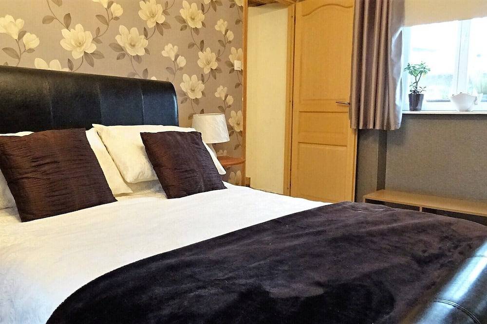 Comfortable Bed & Breakfast between Bagnoles de l'Orne and Domfront. in Juvigny-sous-Andaine, Parc naturel régional Normandie-Maine