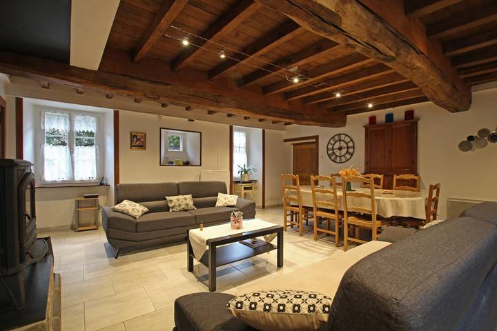 Gîte pour 10 personnes, avec jardin à Héauville