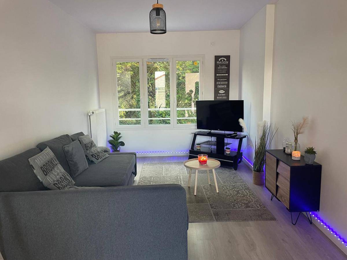 Appartement entier, One-Bedroom Apartment in Vaujours, Seine-Saint-Denis