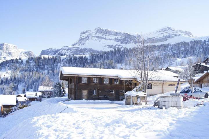 Hostel für 4 Personen, mit Terrasse und Garten sowie Ausblick in Axalp