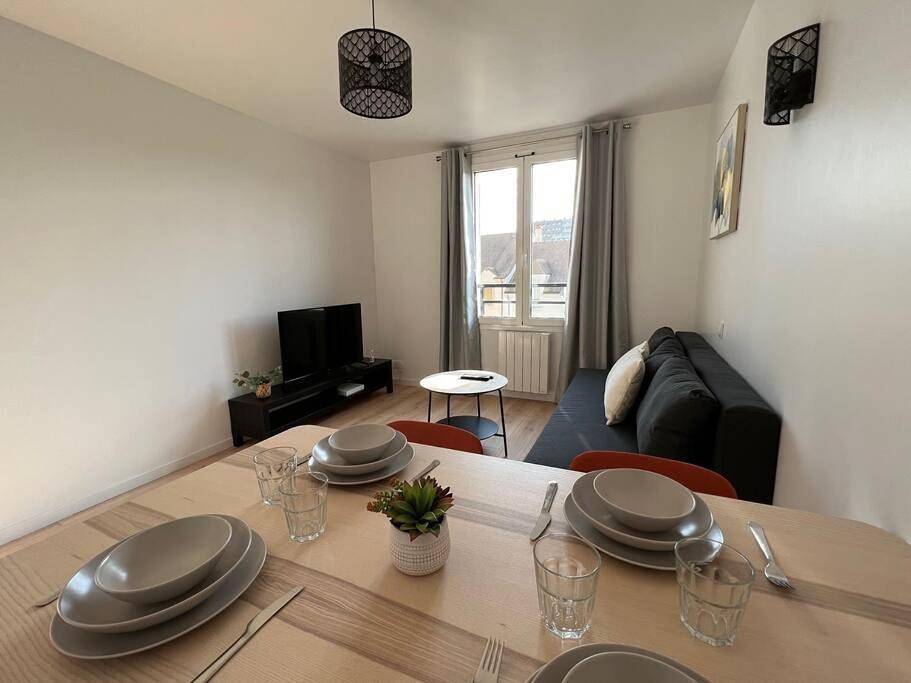 Appartement entier, One-Bedroom Apartment in Villejuif, Val-de-Marne