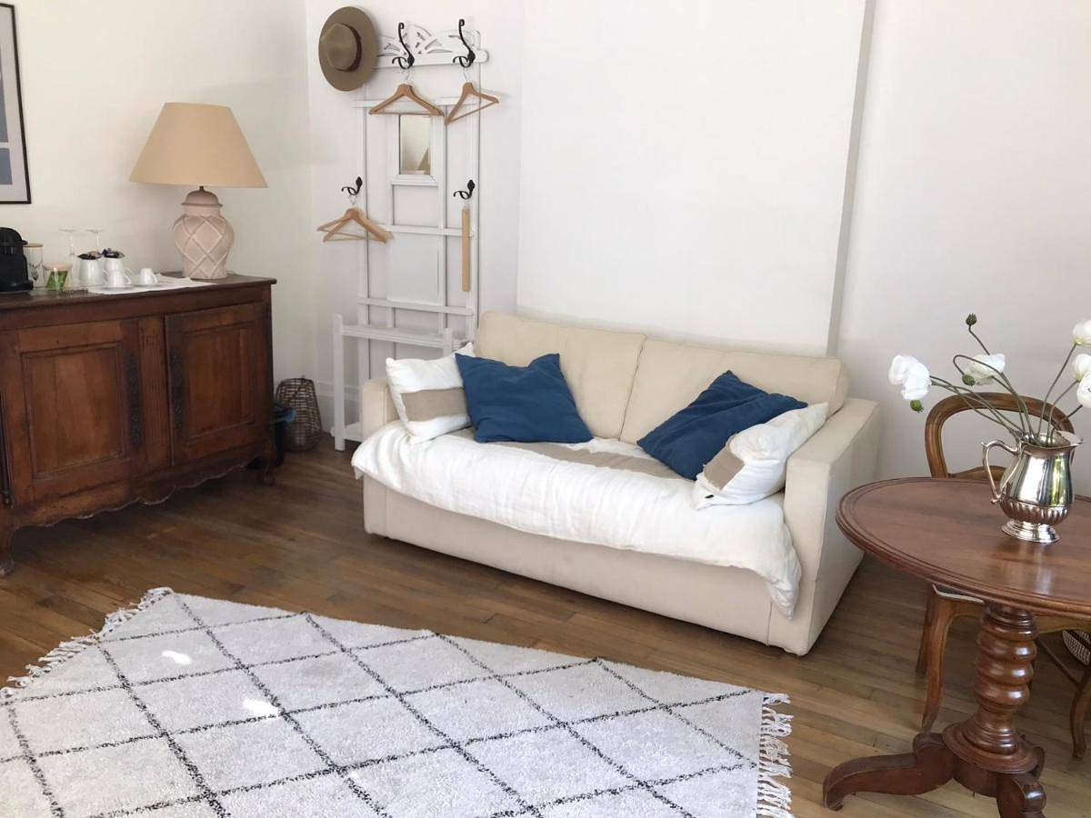Large Double Room in Orléans, Vallée de la Loire