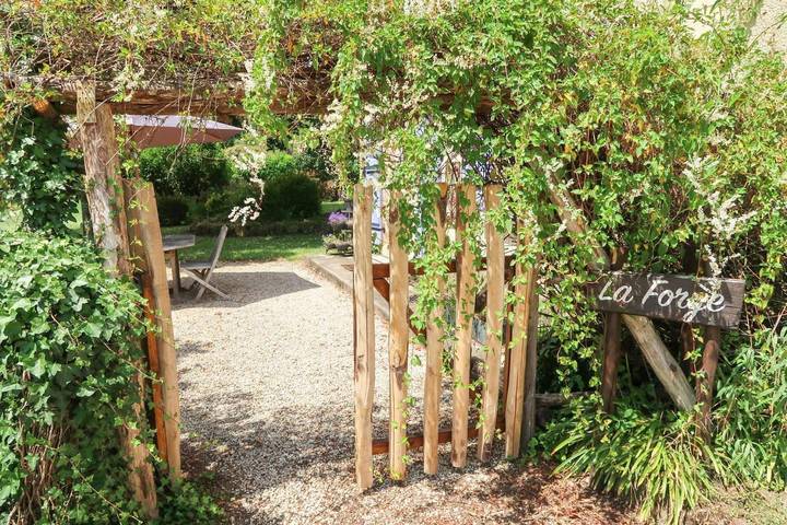 Gîte pour 3 personnes, avec jardin ainsi que piscine et vue à Le Buisson-de-Cadouin - 2