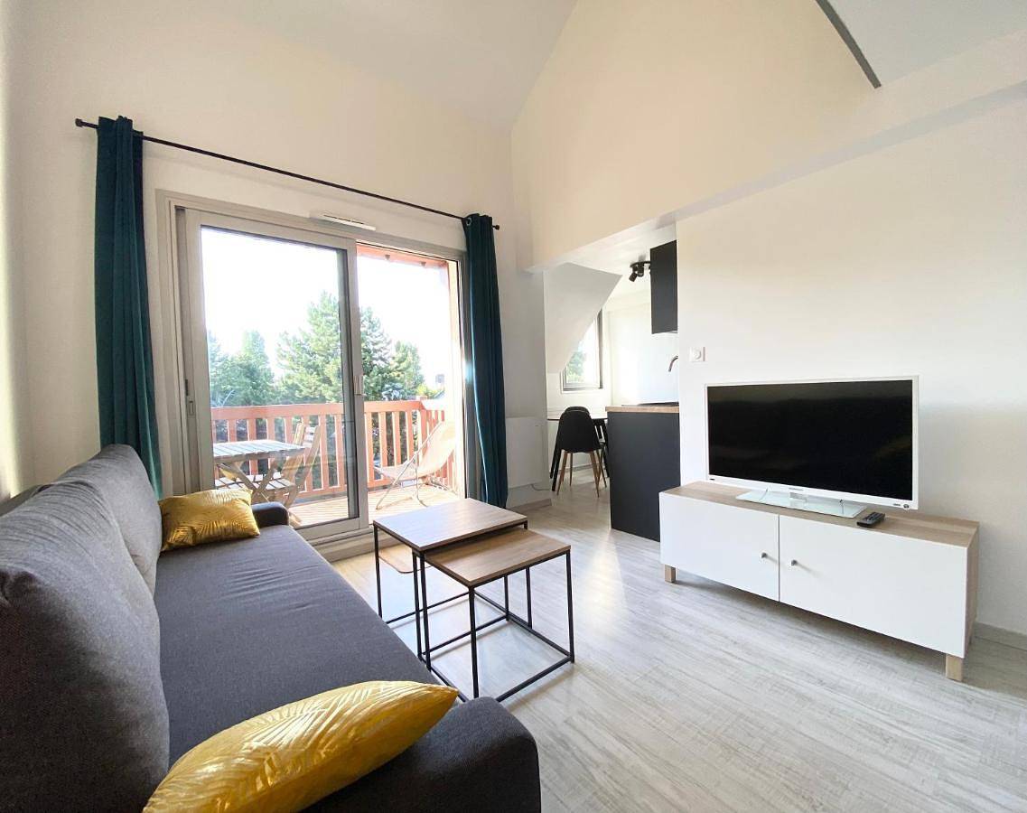 Appartement entier, Apartment with Balcony in Tourgéville, Région de Lisieux
