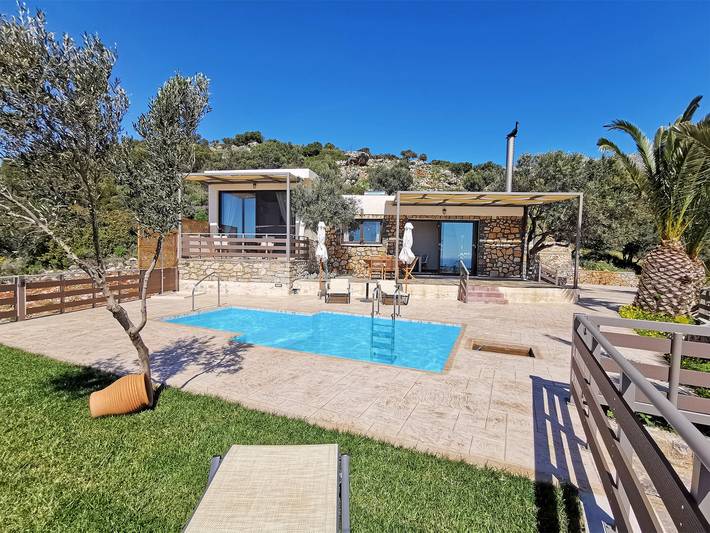 Gîte pour 4 personnes, avec Terrasse ainsi que Jardin et Piscine