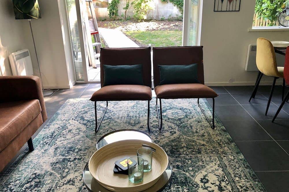 Nice, trendy furnished, vacation bungalow with fenced garden. Pets welcome! in Bruinisse, Niederländische Nordsee