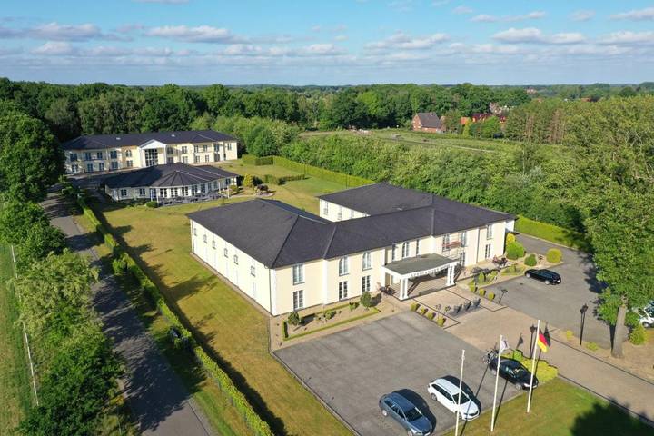Hotel, mit Terrasse und Garten sowie Ausblick in Werlte