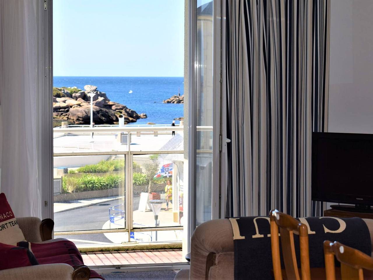 Appartement entier, Appartement spacieux avec Wifi et parking à Trégastel, proche plage in Coz-Pors, Trégastel