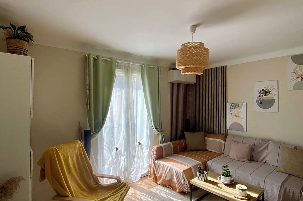 Appartement entier, Appartement Cosy au Cœur d’un Village Provençal – 2 Chambres + Balcon Lumineux in Entraigues-sur-la-Sorgue, Vaucluse