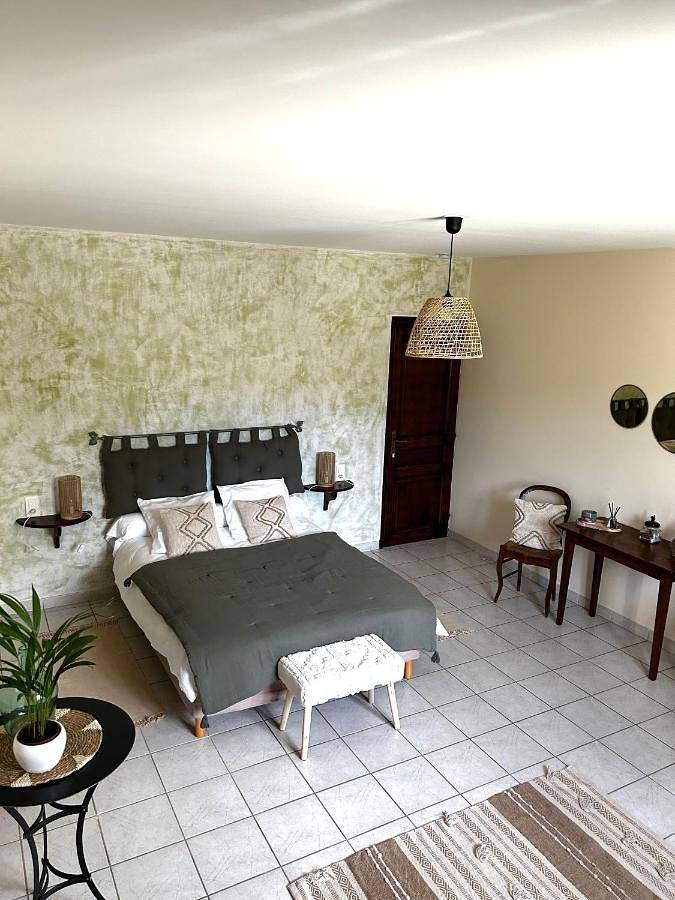 Chambre d’hôte pour 2 personnes, avec terrasse ainsi que vue et jardin à Monieux