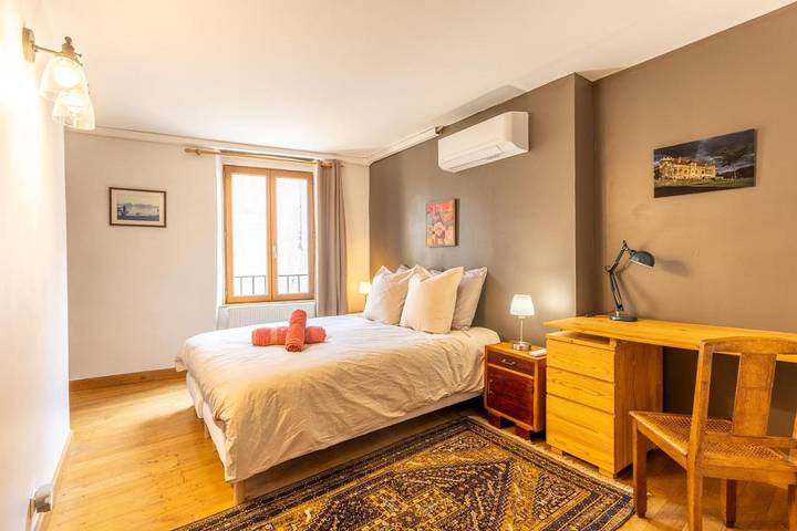 Gîte pour 4 personnes, avec Terrasse ainsi que Jardin et Piscine à Vic-le-Comte - 2