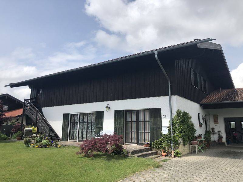 Ganze Ferienwohnung, Hofmann Judith - Ferienwohnung 85 qm f. 2 - 5 Pers. 2 sep. Schlafzimmer, Westbalkon mit Bergblick in Grassau, Chiemsee