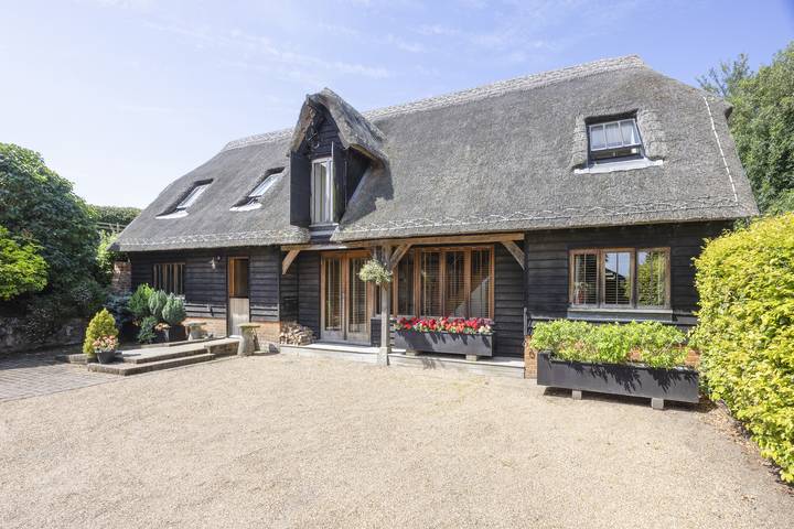 Cottage for 6 people, with Yard in Canterbury