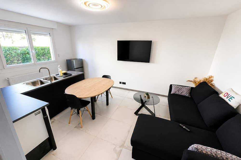 Apartamento entero, Apartment on the Canal de l'Ourcq — Private Parking, Pantin in Pantin, Sena-Saint Denis