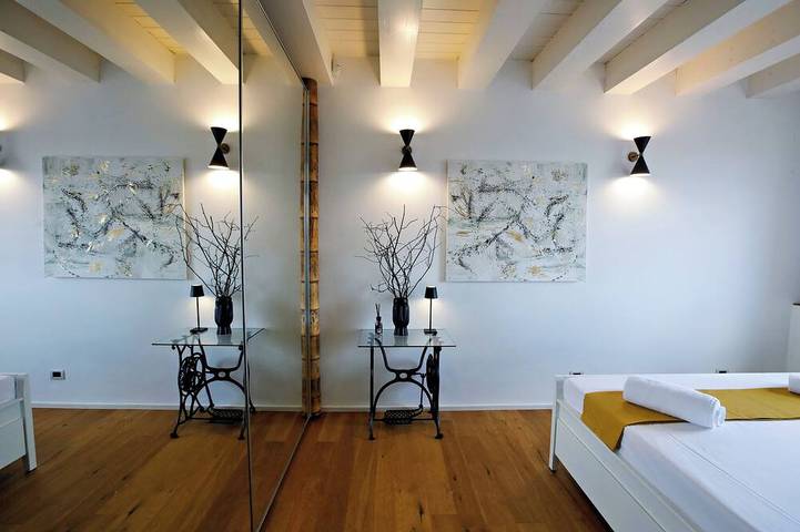Entire apartment, Terrazza Bonasi | Relaxation & Cinema in the Historic Center in Modena, Modena Province