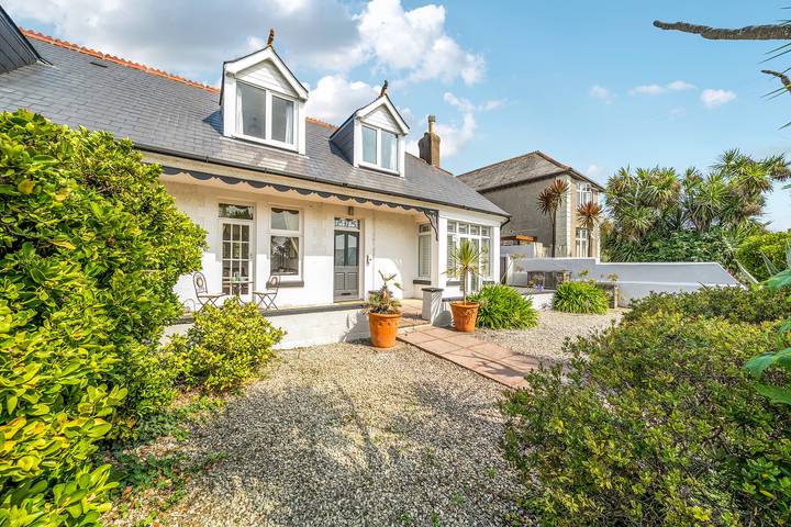 Cottage for 18 people, with Terrace and Garden in Newquay