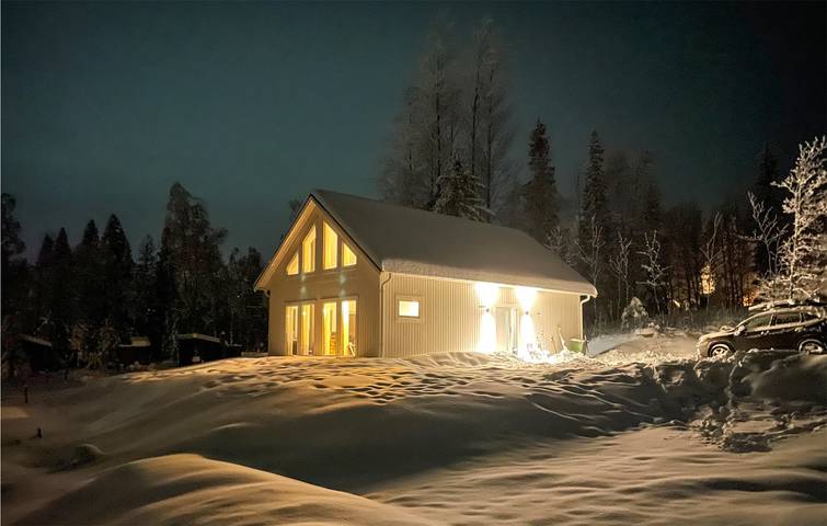 Hus för 8 Personer med trädgård in Jämtland