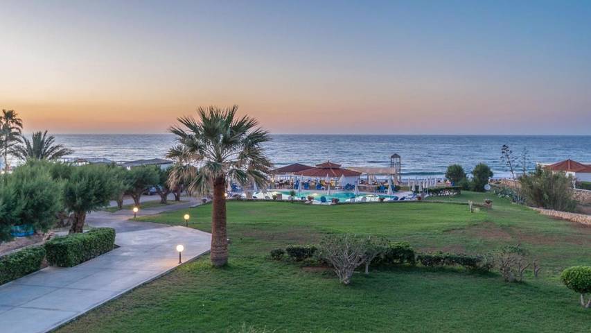 Holiday apartment for 2 people, with garden and view as well as pool in Malia