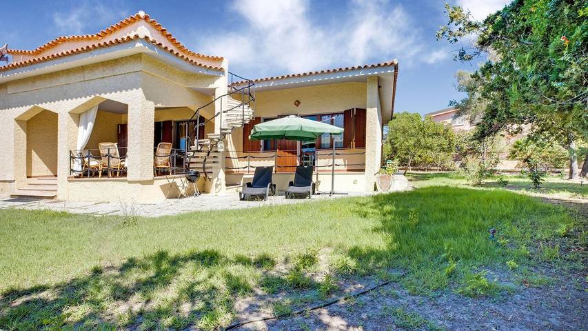 Casa vacanza per 6 persone, con giardino, con animali domestici in Capo Comino