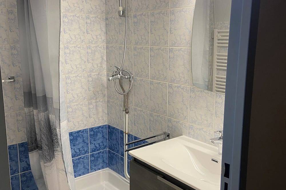 Appartement entier, Studio dans résidence, 200m plage in Saint-Cyr-sur-Mer, Côte méditerranéenne (France)
