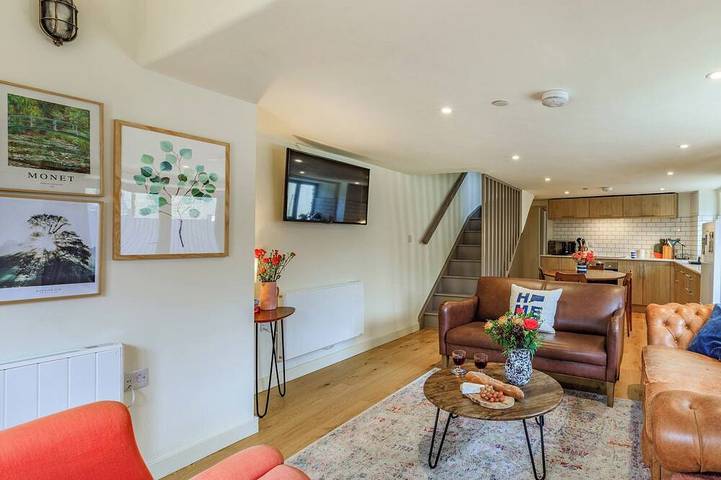 Cottage for 6 people, with garden, with pets in Burton Bradstock