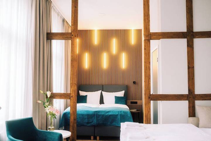 Ganze Wohnung, Ferienwohnung mit kompakter Küche und Hotelservice. Sehr zentral gelegen. in Eberswalde, Brandenburgische Seenplatte GmbH Region